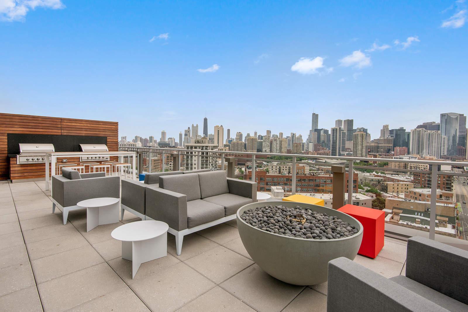 Now leasing apartments! Looking for West Loop rentals near Union Station and Rush University Hospital?